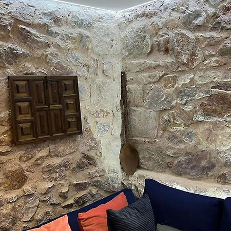 Stone Inn Near Acropolis & Metro 石头记 Felsenhohle Афины Экстерьер фото