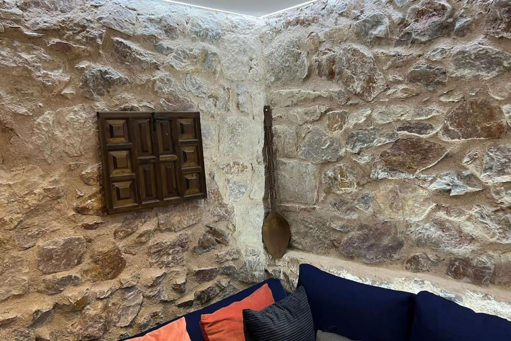Stone Inn Near Acropolis & Metro 石头记 Felsenhohle Афины Экстерьер фото